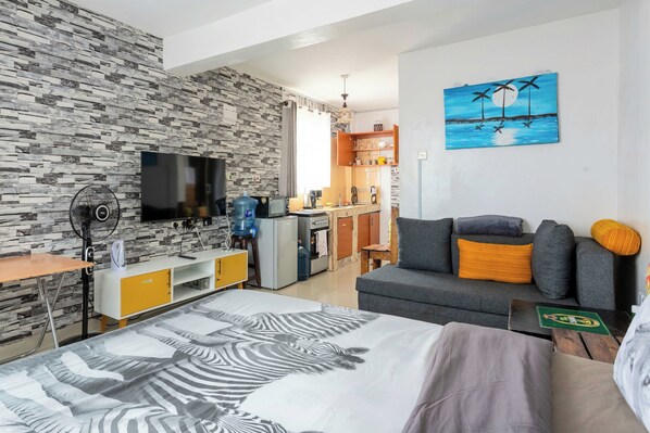 1 bedroom, iron/ironing board, WiFi, bed sheets - SkyView Top Studio (Nairobi)