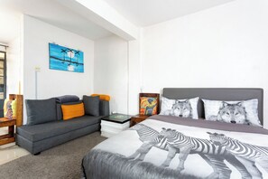 1 slaapkamer, een strijkplank/strijkijzer, wifi, beddengoed