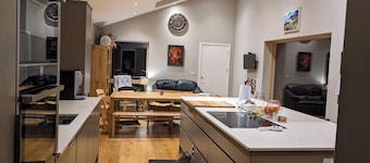 Large home, w/gym, climbing wall, pet welcome, by coast, woods, park & village