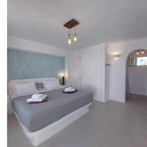 1 dormitorio, tabla de planchar con plancha, wifi y ropa de cama