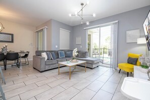 Smart TV, offices - 4 Bedrooms, 3 bathrooms Townhouse (Davenport)