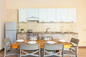 公寓 | 私人廚房 | 電熱水壺、餐桌