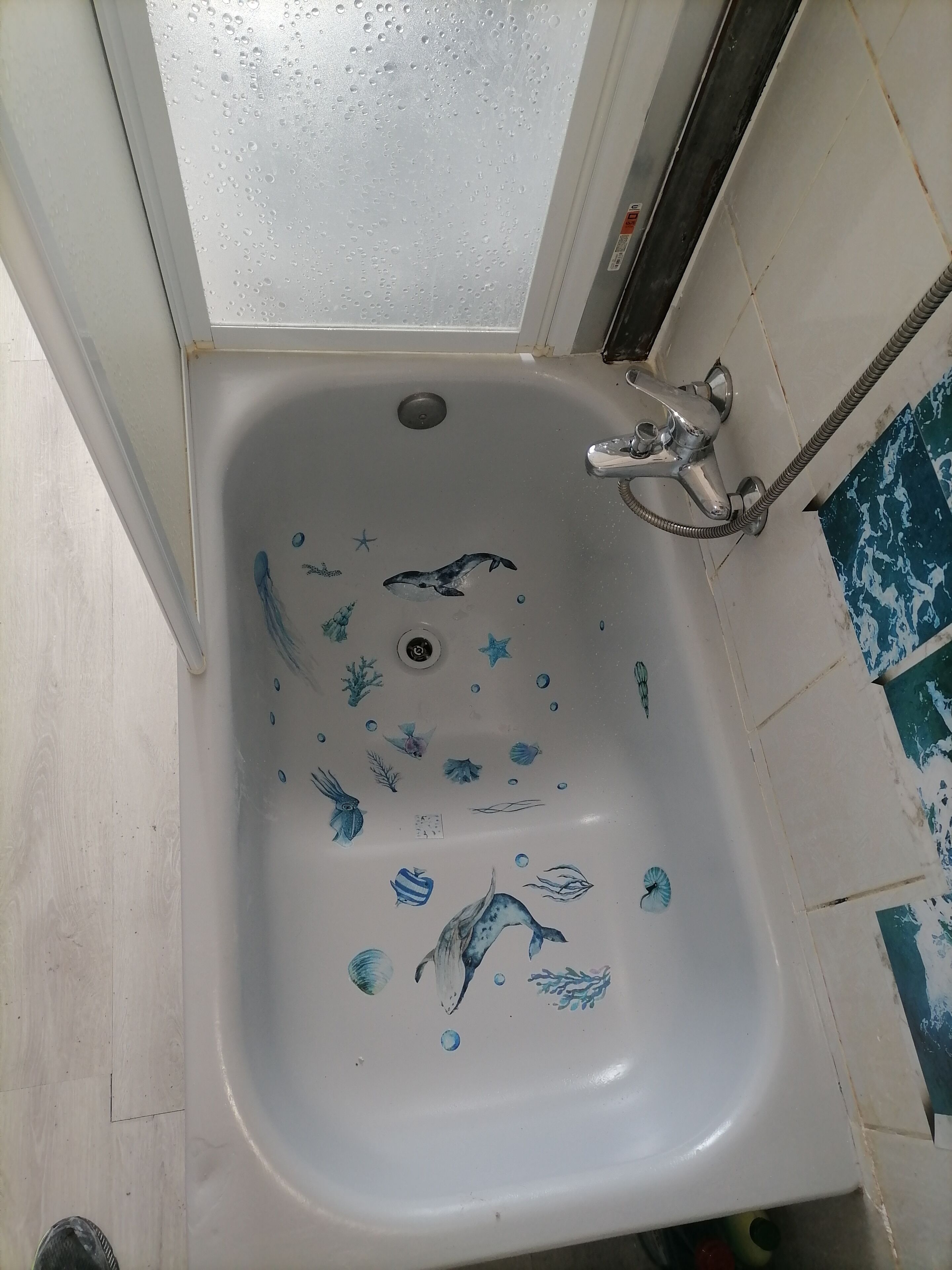 Haartrockner, Bidet, Handtücher, Seife