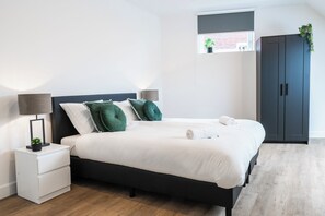 2 室のベッドルーム、アイロン / アイロン台、WiFi (無料)、ベッドシーツ