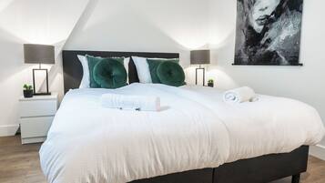 3 slaapkamers, een strijkplank/strijkijzer, gratis wifi, beddengoed