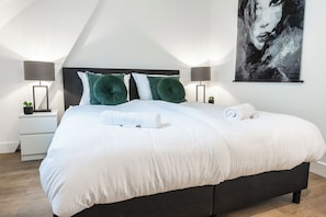 3 slaapkamers, een strijkplank/strijkijzer, gratis wifi, beddengoed