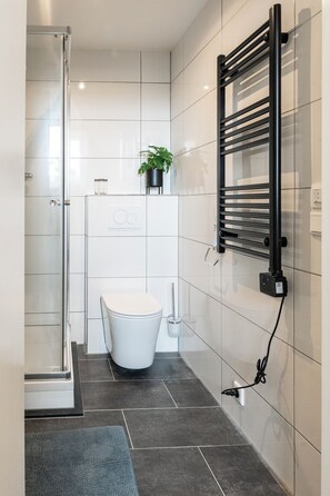 Hårtork och handdukar