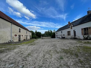 Exterior - Charming Cottage in Beaulieu-sur-Loire: Ideal Family/Friends Getaway, Near Historic Sites and Vineyards (Beaulieu-sur-Loire)