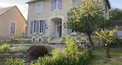 Charme d'antan avec jardin clos prĂšs de Vichy