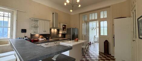 Réfrigérateur, micro-ondes, four, lave-vaisselle