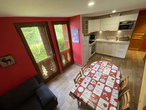 Kühlschrank, Mikrowelle, Ofen, Geschirrspüler