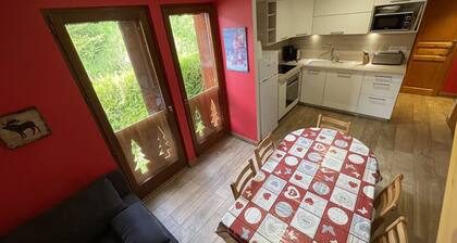 Duplex rénové 2 chambres, proche pistes, navette et gare, avec wifi et équipements complets