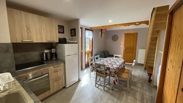 Fridge, oven, dishwasher