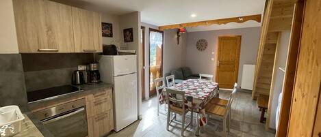 Réfrigérateur, four, lave-vaisselle