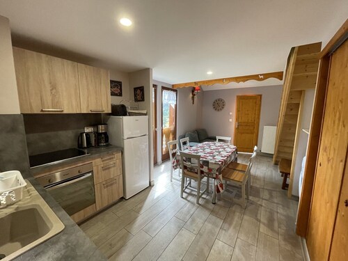 Chalet cosy 50m² avec WiFi à 300m des pistes, 2 chambres, casier à skis, proche gare et navette