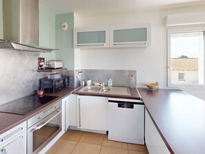 Refrigerador, horno y lavavajillas 