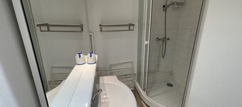 Cozy Studio for 4 in Central Location - Near Ice Rink & Slopes, Pet-Friendly, WiFi