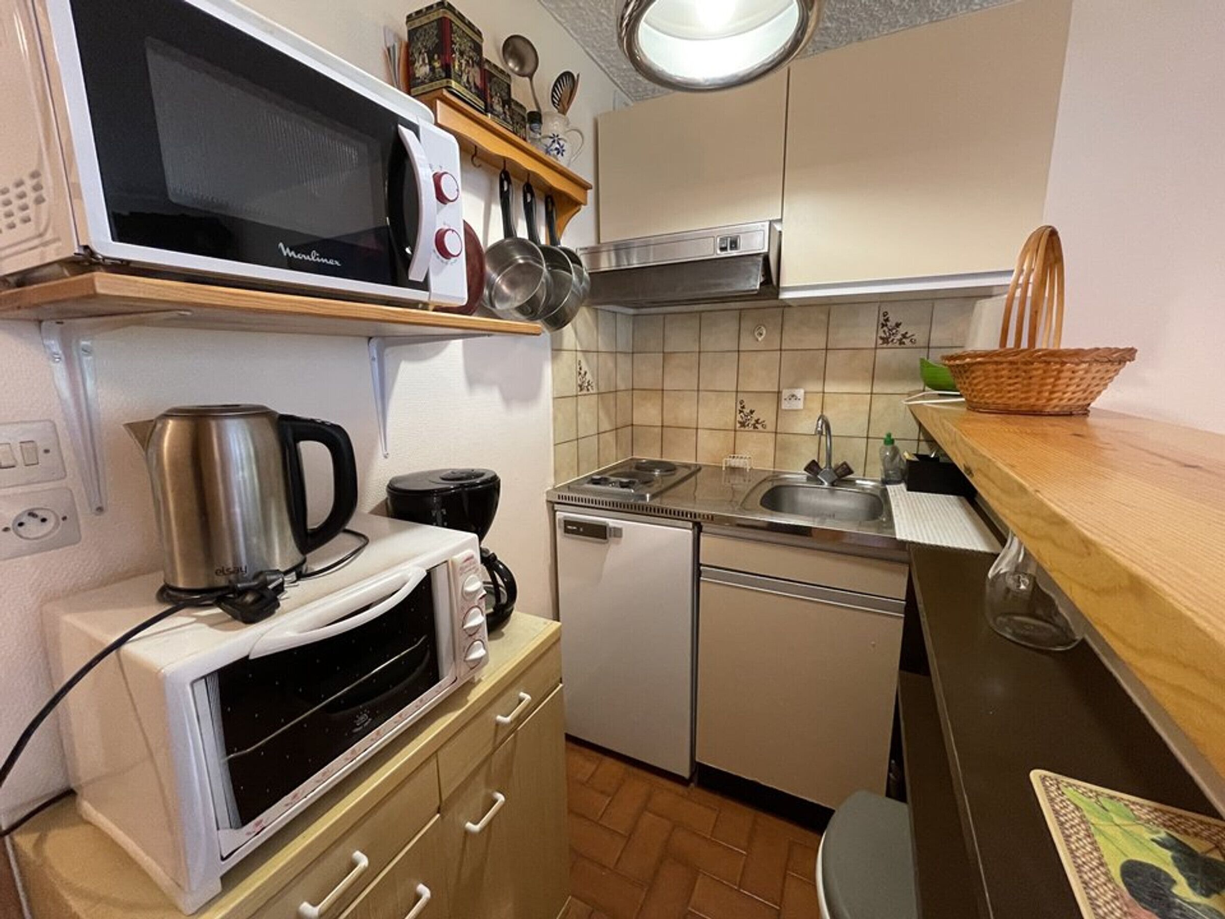 Fridge, microwave, oven