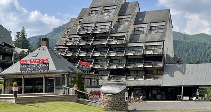 South-Facing Studio with Balcony and Easy Access to Shops and Ski Slopes