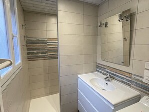 Bathroom - Large semi-detached chalet in quiet and sunny area (Le Lioran)