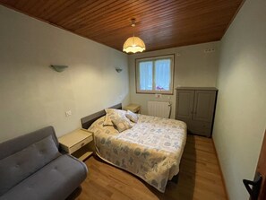 3 bedrooms - Large semi-detached chalet in quiet and sunny area (Le Lioran)