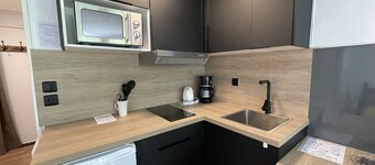 Estudio renovado en el corazón de la estación, acceso directo exterior, cerca de pistas y comercios