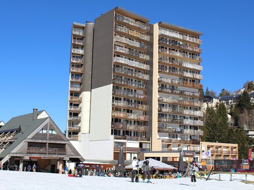 Studio Rénové avec Balcon Sud, Pistes & Commerces à Proximité
