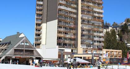 Studio Rénové avec Balcon Sud, Pistes & Commerces à Proximité
