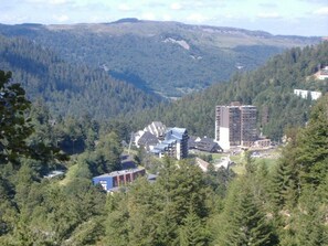 Exterior - Cozy Studio with South-Facing Terrace, Close to Amenities, Ski Lifts, and Skating Rink (Le Lioran)