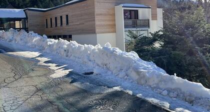 Cosy Studio with Balcony, Direct Slope Access, Ski Locker & Parking