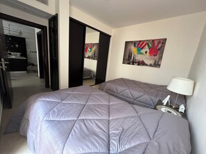 2 slaapkamers, een strijkplank/strijkijzer, wifi, beddengoed