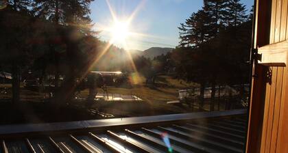 Agréable T2 au pied des pistes avec piscine estivale, parking, et animaux bienvenus