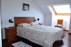 2 habitaciones, tabla de planchar con plancha, wifi y ropa de cama 