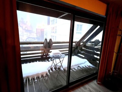 Cozy Studio with Balcony in Prime Ski Location