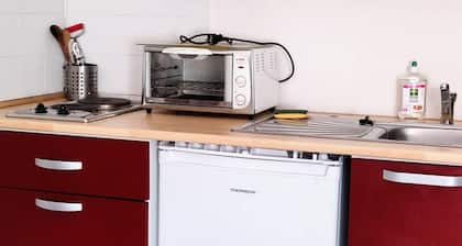 Charming Studio Near Ski Slopes with Great Amenities