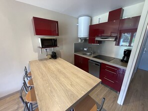Microwave, dishwasher