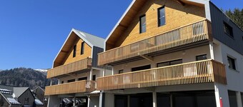 Cozy New 2-BR Apartment with Large Balcony, Close to Chairlift