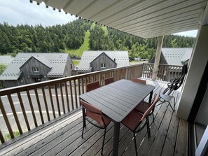 Outdoor dining - Cozy New 2-BR Apartment with Large Balcony, Close to Chairlift (Le Lioran)