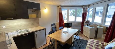 Fridge, microwave, oven