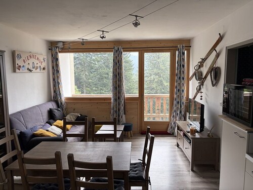 Beautifully renovated T2 apartment with balcony at the ski slope