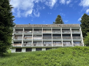 Exterior - Beautifully renovated T2 apartment with balcony at the ski slope (Le Lioran)