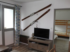 1 bedroom - Beautifully renovated T2 apartment with balcony at the ski slope (Le Lioran)