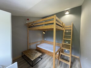 2 bedrooms