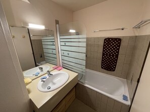 Bathroom - Cozy studio at the slopes, Le Lioran (Le Lioran)