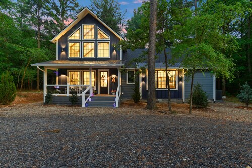 Pickleball, Pool, Splash Fountain ,Clubhouse , Walking Trails , Basketball