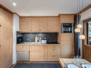 Fridge, stovetop, dishwasher, coffee/tea maker