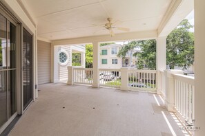 Terrace/patio - 200 Jacana Street - 6 Bedroom 3rd Row Home (Hilton Head Island)