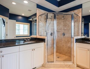 Shower, jetted bath, hair dryer, towels - 200 Jacana Street - 6 Bedroom 3rd Row Home (Hilton Head Island)
