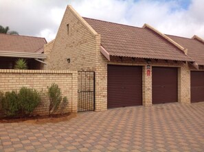 House, 2 Bedrooms, Balcony, Garden View | Front of property