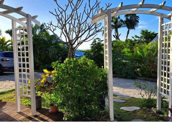 Property grounds - Lovely, self-contained apartment below villa, within walking distance of beach and surf spot (Sainte-anne)